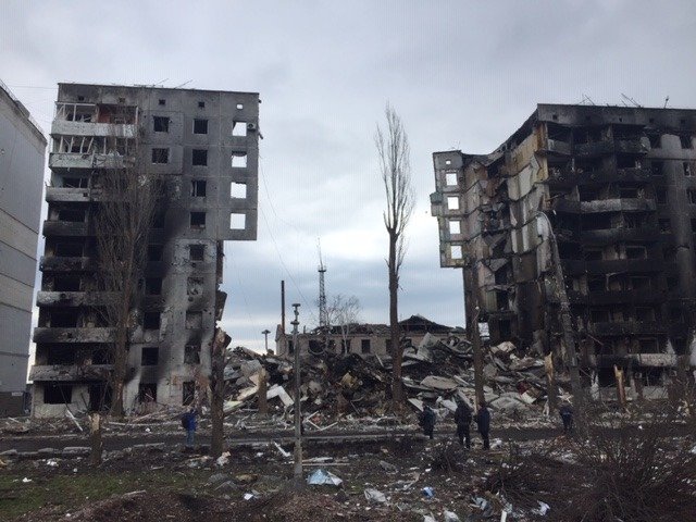 ロシア軍に破壊された町（キーウ近郊ボロジャンカにて）